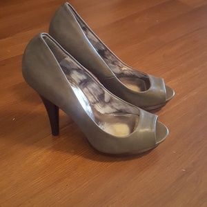 Grey peep toe pumps